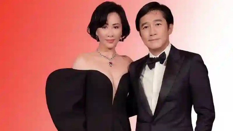 梁朝伟刘嘉玲泰国度假，两人结婚多年恩爱如初，刘嘉玲美腿抢镜