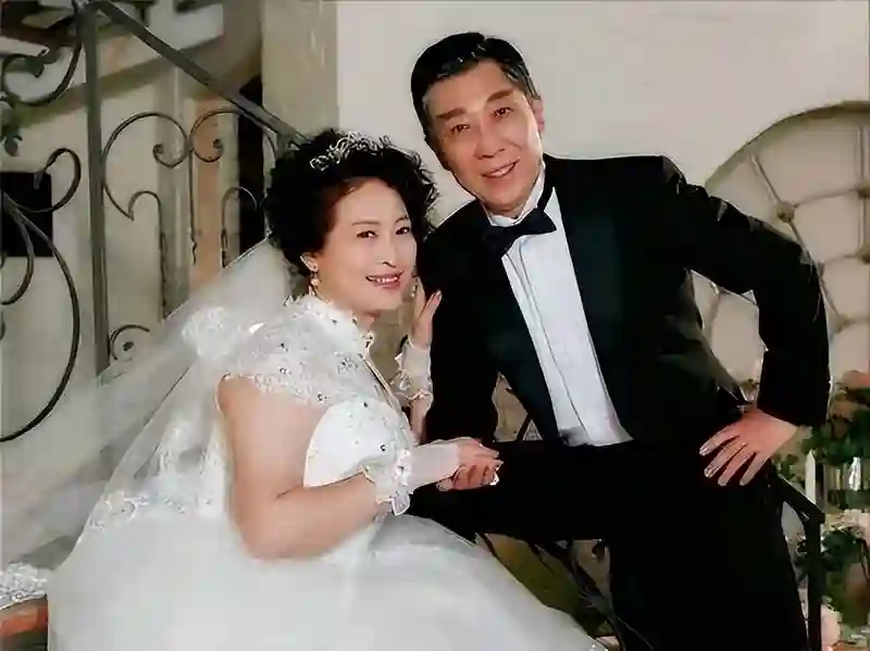 演员许娣：长相端庄秀丽，与丈夫恩爱43载，儿子儿媳都是圈内人