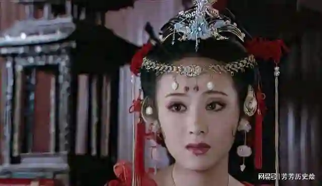 她靠一部剧吃一辈子，二婚嫁给“穷小子”，如今丈夫红到令人嫉妒