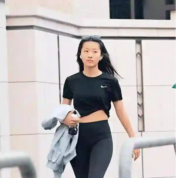 陈奕迅女儿陈康堤官宣将以歌手身份出道，已签约华纳唱片
