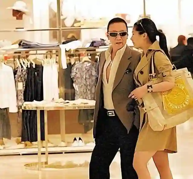 和谢贤相处12年，用青春换来2000万，如今32岁的她，过的怎么样？