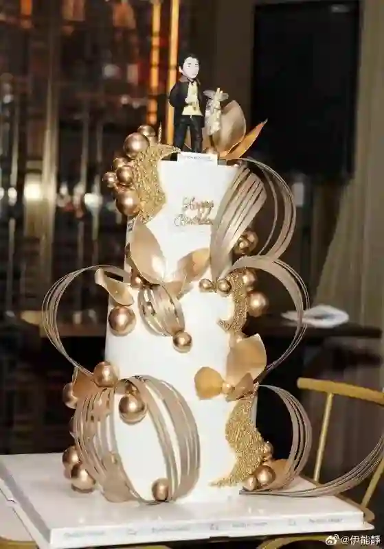 看哭！秦昊47岁生日，57岁伊能静写了一篇长文，再次回应婚变问题