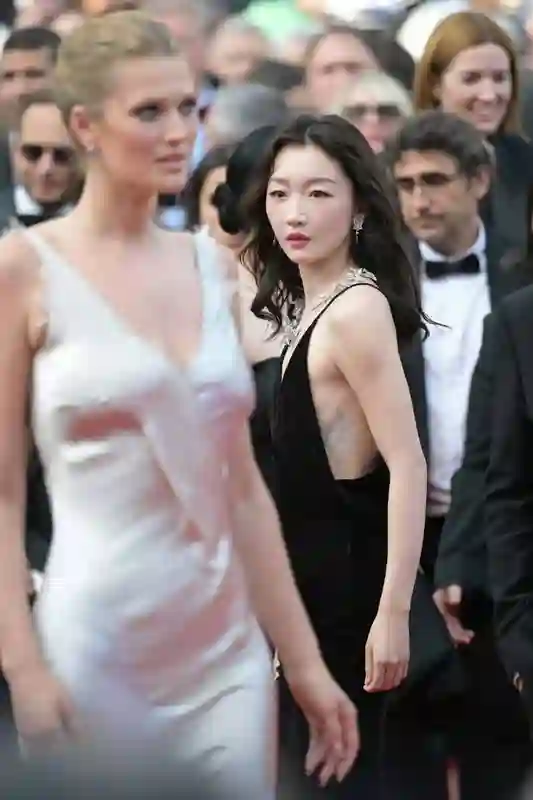 宝格丽晚宴暴露咖位！刘亦菲被边缘化，lisa靠边站，C位当之无愧