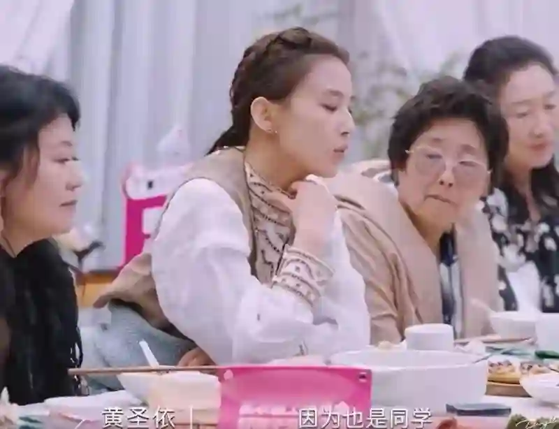 黄圣依自曝初恋贾乃亮，网友：被前妻绿、前夫渣，复合更好？