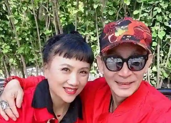 六小龄童为34岁女儿婚事发愁，女儿颜值曝光，才发现为啥没人敢追