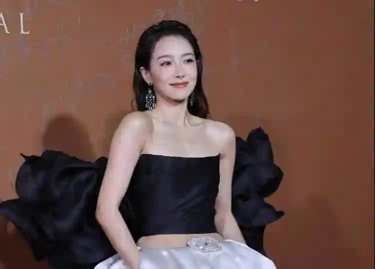 红毯惊喜不断！王子文摔倒、赵露思回归，袁姗姗变脸认不出