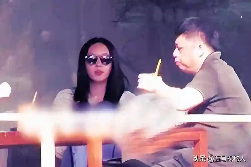 被星二代张默暴打的童瑶，嫁51岁富商被捧红，36岁成白玉兰视后