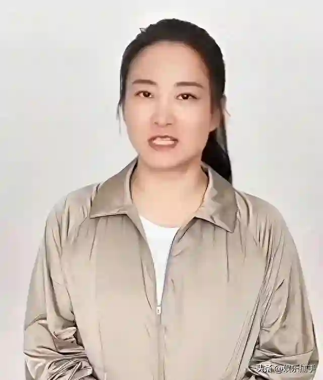 退出春晚，被综艺“开除”，43岁的贾玲终究还是把自己“作没了”