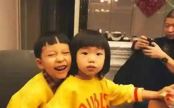 还记得姚晨的女儿小茉莉吗，腿也太长了吧