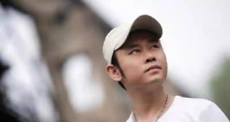 杨娜抛夫嫁富商 30 年，刀郎 