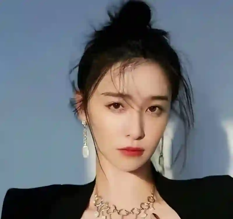 37岁阚清子彻底摆烂，在直播间大曝各种圈内的不公，意外牵连姜妍