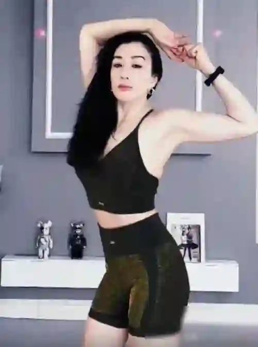 钟丽缇健身遭吐槽，肥胖臃肿似大妈，女神形象已不复存在