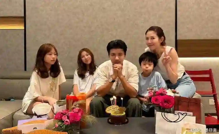 张晋晒全家福庆51岁生日，举办超大型生日会，一家五口互动超有爱