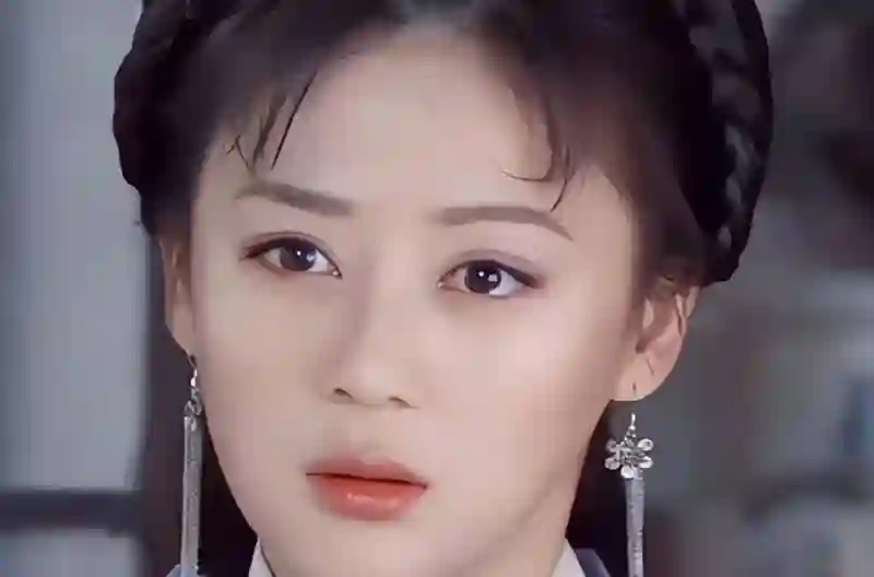 袁姗姗不演戏似“消失”？于正为她铺新路，这是要换道超车？