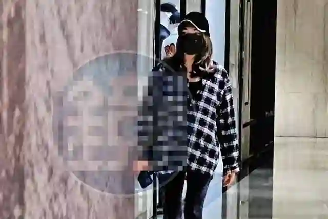 41岁许玮甯孕肚首曝光！7月巨肚四肢仍纤细，邱泽喜提过亿拆迁款