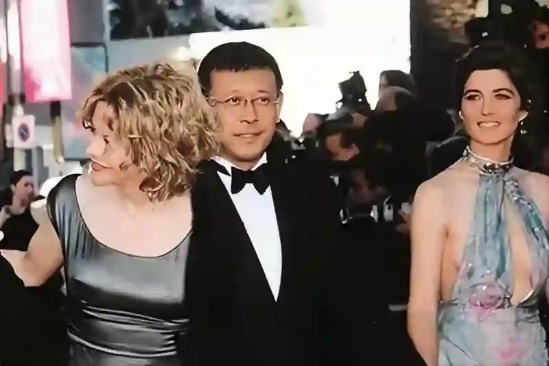 同是姜文的小孩，将法国前妻女儿和周韵儿子放在一起，差距太明显