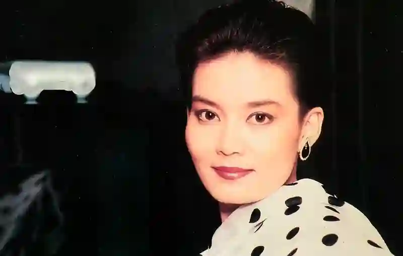 明明年轻时很温柔，中年后却凶相毕露，这几位明星面相“不好惹”