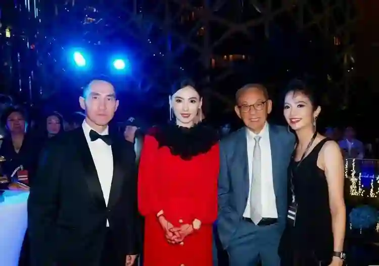 澳门这一夜，坐“李冰冰”身边的张柏芝，让所有人见识了她的地位