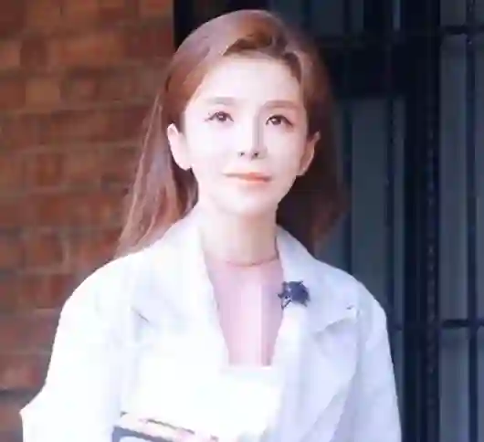 朱迅：曾两度癌症缠身，却选择向阳而生，今51岁活成人生赢家