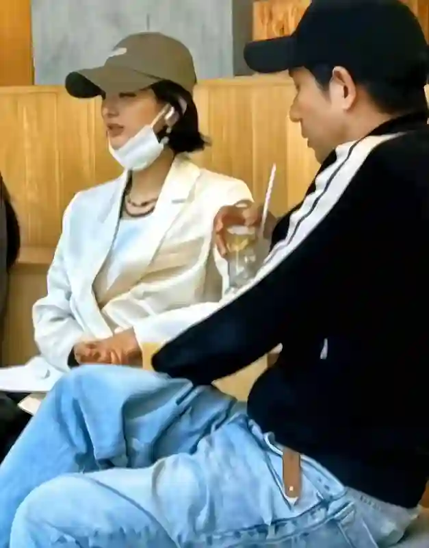 赵丽颖现身上海街头！韩式穿搭抢镜，无滤镜颜值太意外