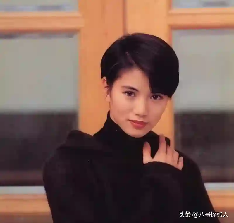 得罪成龙、骂过王晶，承认做“小三”，“霸王花”的人生有多豪横