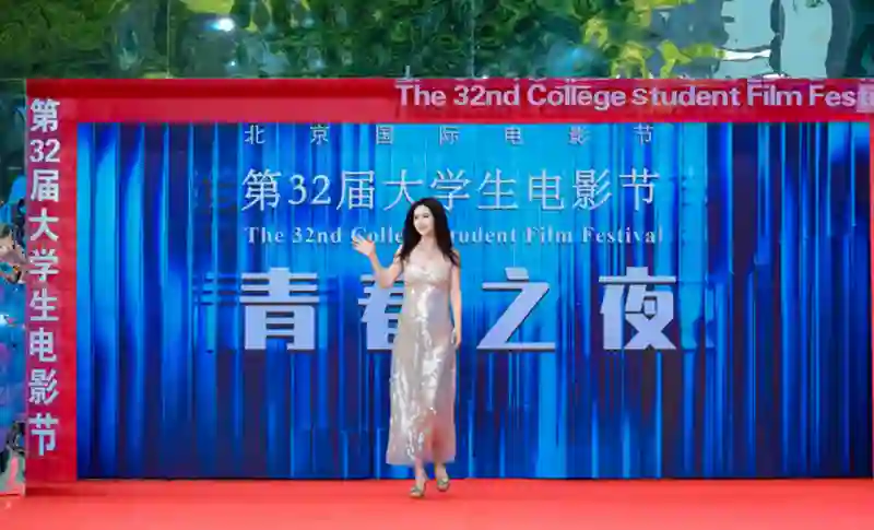著名演员田海蓉亮相大影节，寄语青年影人勇敢追梦