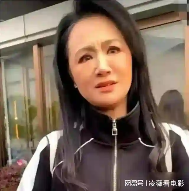 曹颖患癌后亮相！容颜衰老形象大变，认不出来