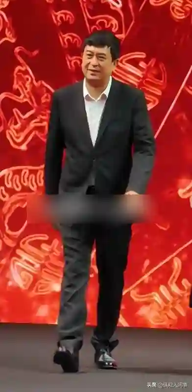上海这天，张嘉益沧桑，热巴嫩态十足，秦海璐似大妈，张萌穿搭太敢