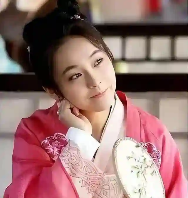 冻龄女神张佳宁拒认生父和舅舅张晓龙相依为命，今36岁情归高至霆