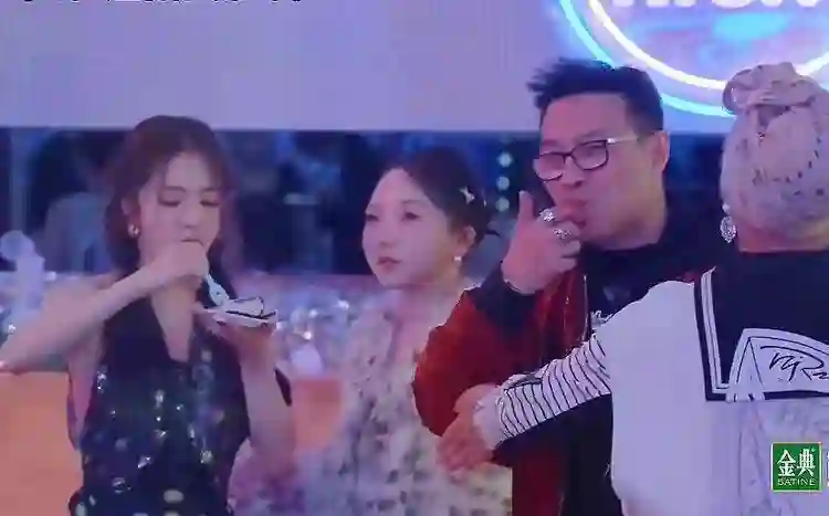 汪峰宁静庆生十指紧扣，撕开章子怡伤疤，森林北实惨