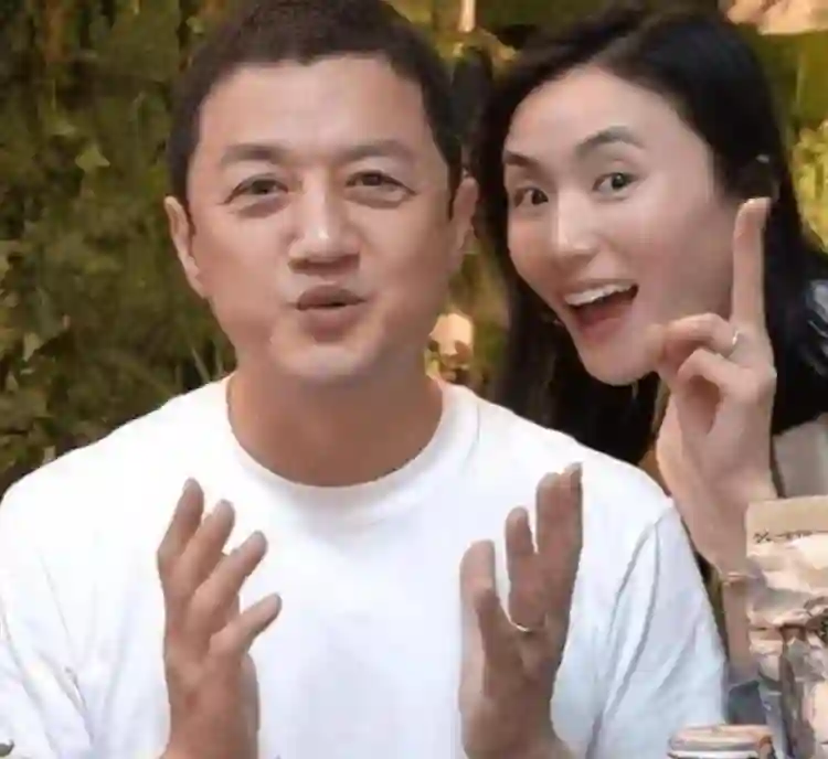 12年后，再看李亚鹏现任妻子海哈金喜，才懂她和王菲谁更“精明”