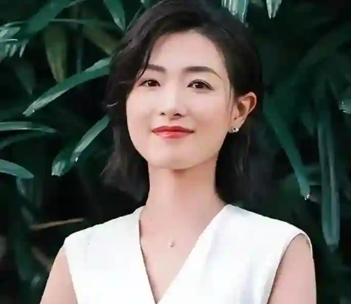 与胡歌互相成就，不婚主义却隐婚生子，43岁万茜成为人生赢家