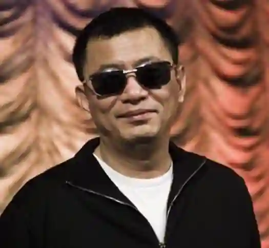 事实证明，与刘嘉玲中日分居的丁克一族梁朝伟，已走上另一条大道