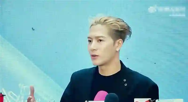 王嘉尔回应泰国地震捐款：一份责任，无需宣传