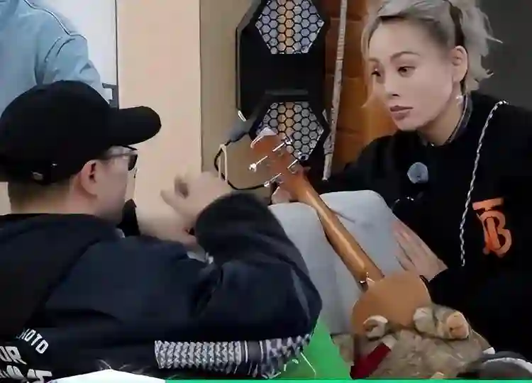 汪峰宁静庆生十指紧扣，撕开章子怡伤疤，森林北实惨