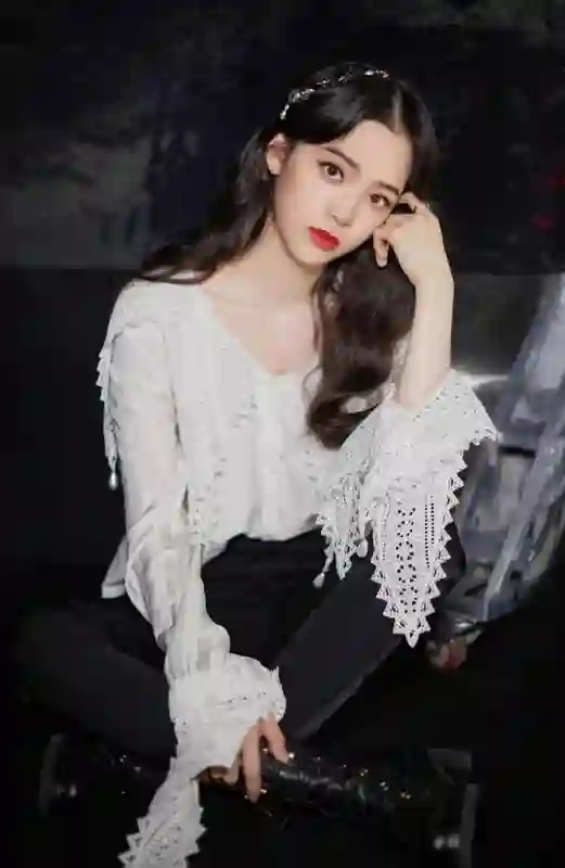 欧阳娜娜遭威胁后续：央媒发声力挺，外公身份不简单，罚款成笑话