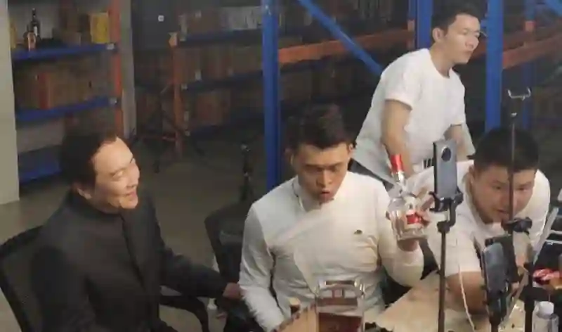 历经三十五载，73岁唐国强终于迎来报应，原配孙涛得以安息