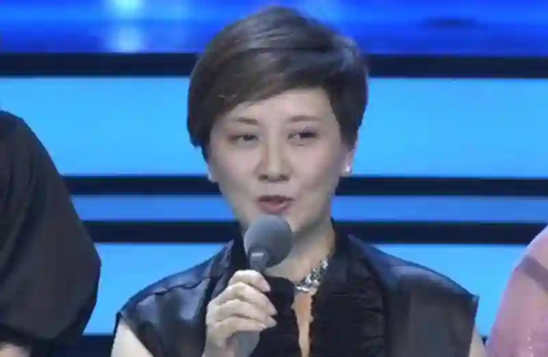 邓婕现状：离婚协议成她心中痛楚，继子不成器，养女愈发似丈夫