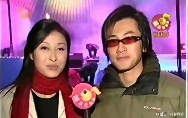 49岁主持人舒高罕见露面，素颜仍美气质温柔，二婚嫁大16岁老公