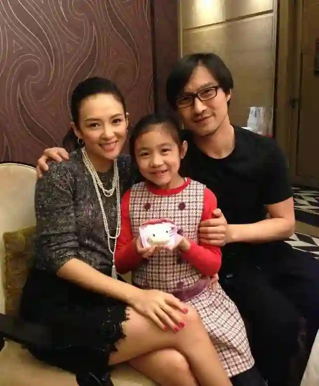 离婚两年，汪峰用求婚规格给宁静庆生，彻底撕碎章子怡最后的体面