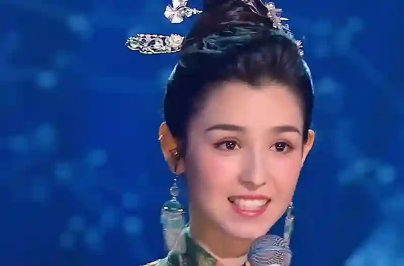 哈尼克孜因美貌被刷，因平凡也被删，真相令人唏嘘