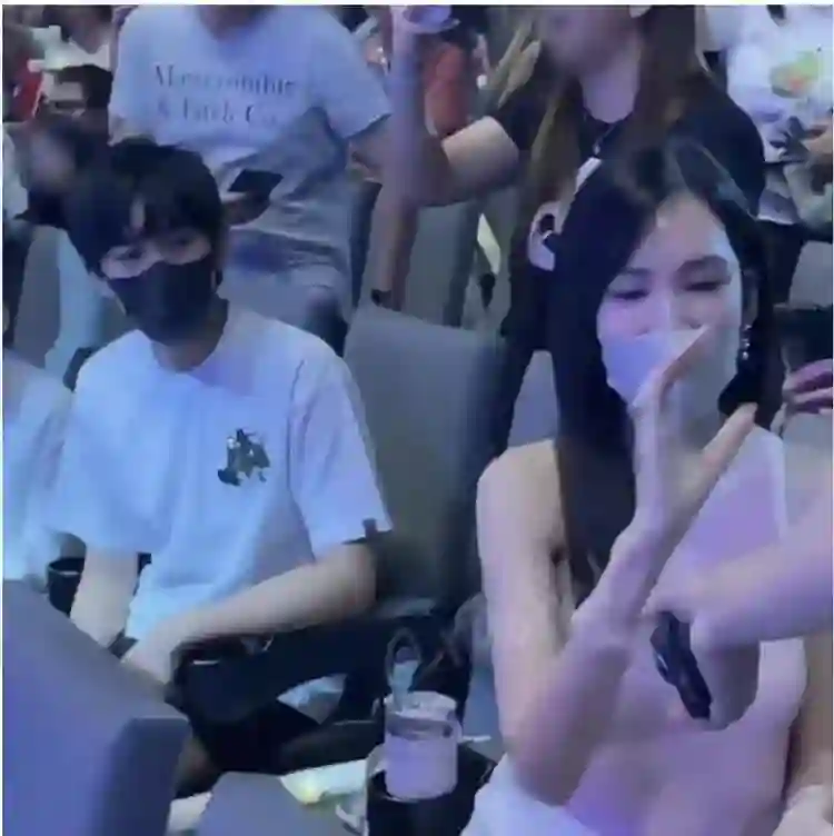 林志颖15岁儿子曝光：眉眼之间神似易烊千玺，小旋风基因没有白费