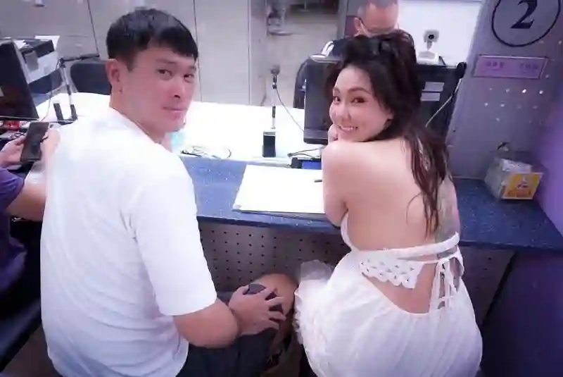 刘雨柔官宣再婚！挺孕肚与男友胡凯翔登记结婚