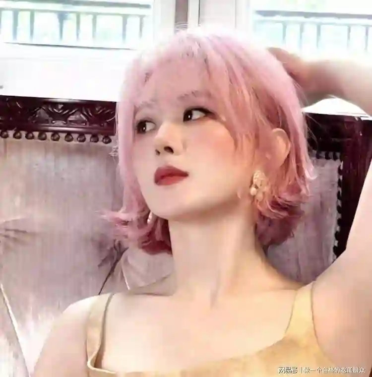 同样是荣誉满身，看到叶童的清醒，终于明白赵丽颖“翻车”的真相
