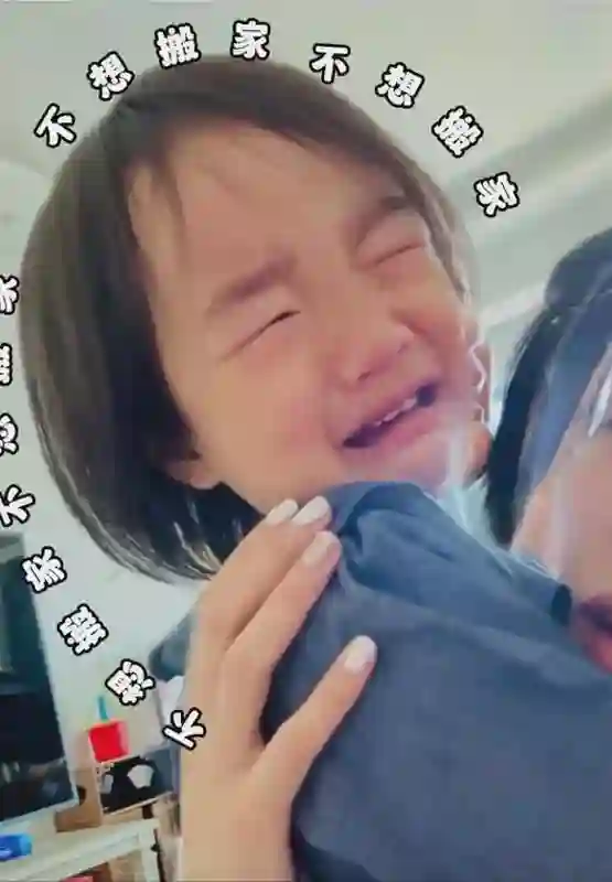 李亚鹏再度搬家，3岁女儿哭喊不要搬，大女儿李嫣北京逛高奢商场