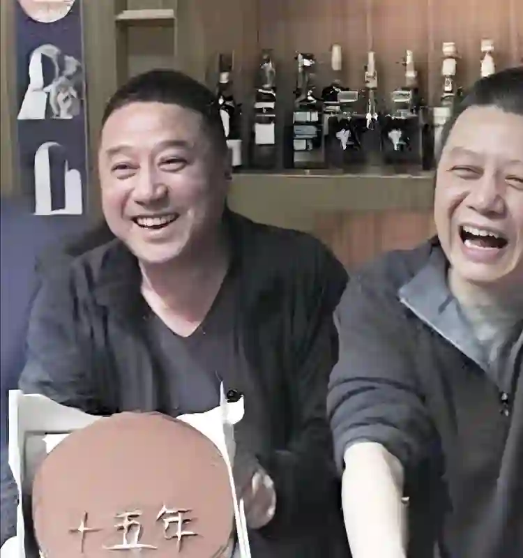 为了梅婷，抛弃患难与共的发妻，67岁孤身一人的叶大鹰可曾后悔？