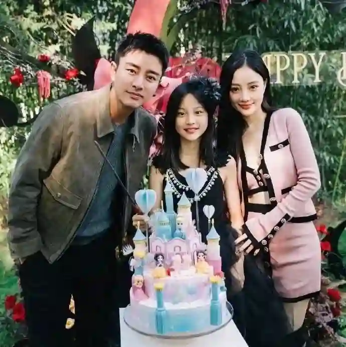 甜馨晒童年与李小璐合照：比流言碎语先来的是妈妈的爱，我还不知道妈妈是什么样的人吗
