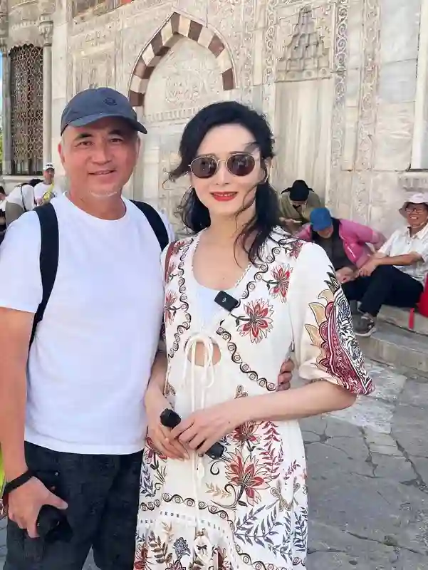 胡静夫妇土耳其游，16岁儿子颜值惊艳，朱兆祥显老许多