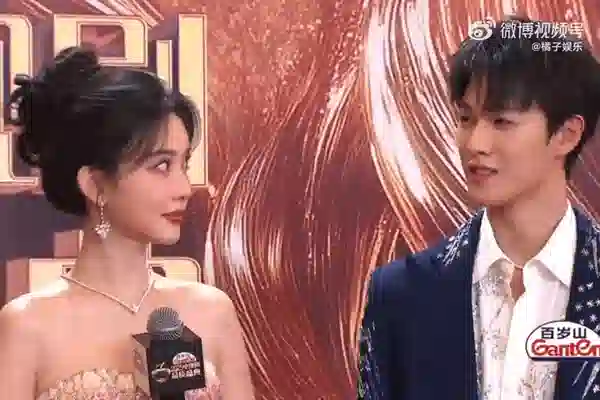 不知道的还以为你俩官宣结婚了…