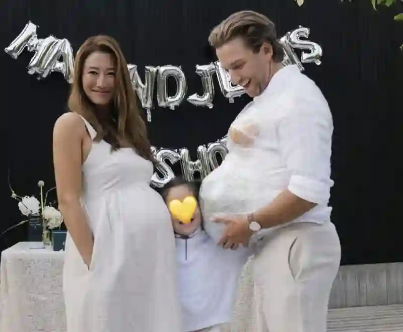 恭喜！香港知名女星怀孕九月临盆在即，挺巨大孕肚宣布二胎性别